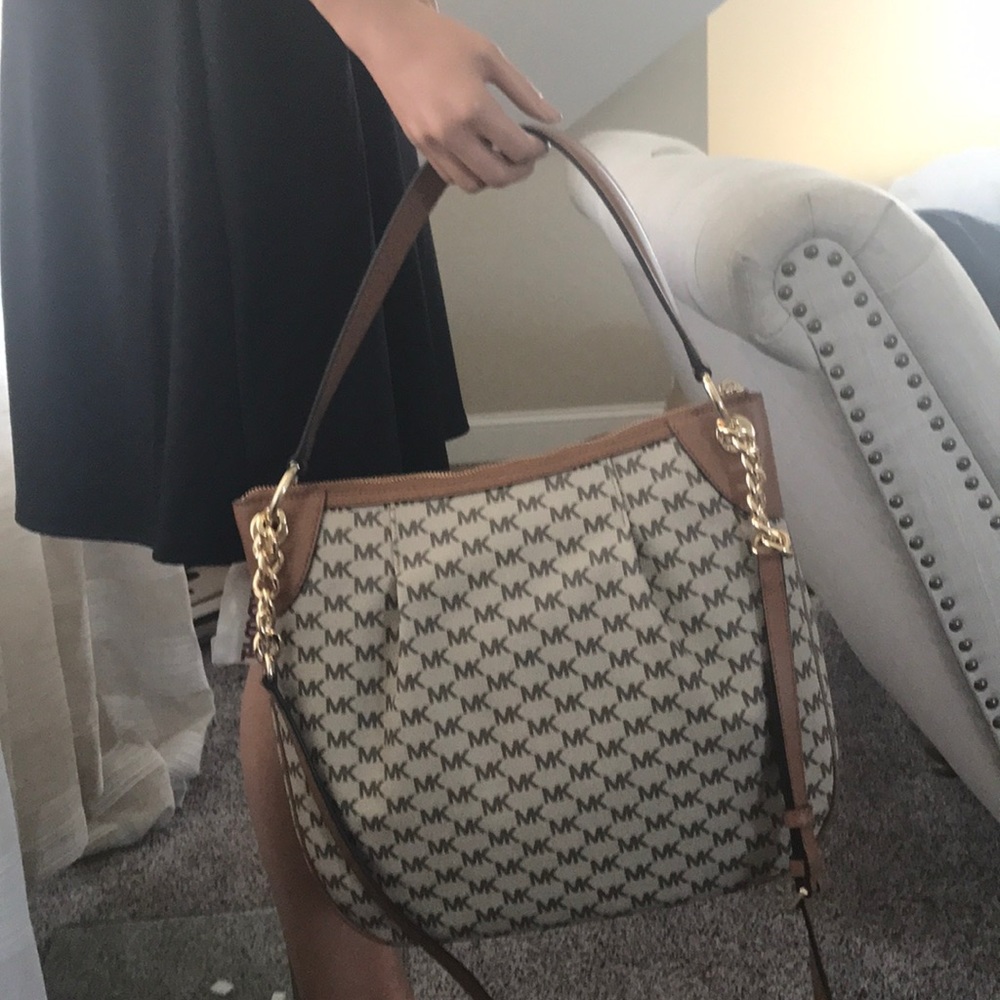 Michael Kors Monogrammed Jet Set Convertible Bag - Picture 4 of 7